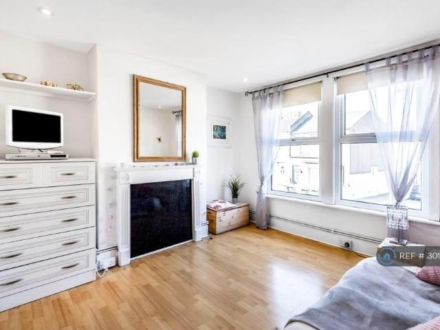 Dupree Road, London, SE7 3 bed flat to rent £2,950 pcm £681 pw