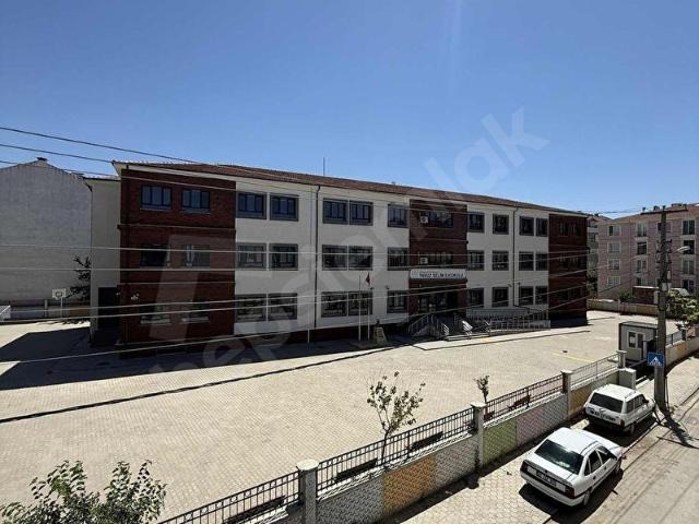 DURU DAN ÖNÜ AÇIK AYRI MUTFAKLI 2+0 ESENLİ CD. YAKINI