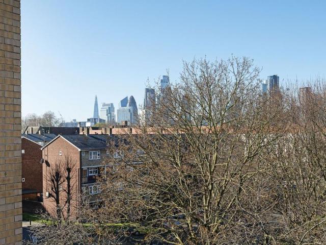 Durant Street, E2, Columbia Road. 2 bed flat to rent £3,463 pcm £799 pw
