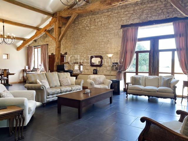 Duras Grange renovée de 5 chambres avec gîte de 4 chambres. 321m² Duras