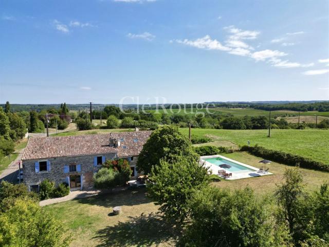 Duras Propriété de caractère avec gîte et piscine 350m² Duras