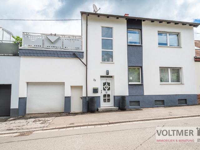 DURCHDACHT beidseitig angebautes Einfamilienhaus mit Garage & Dachterrasse Wiebelskirchen!