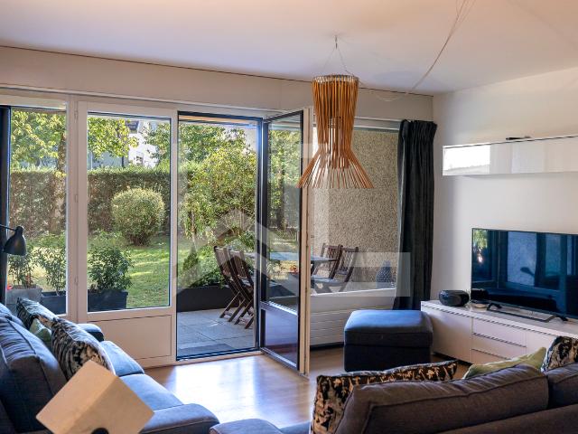 Durchgehende Wohnung mit Terrasse, nur einen Katzensprung vom Bahnhof