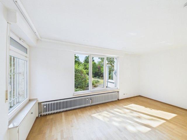 Düren Lendersdorf: Großzügiges Wohnhaus mit 3.800 m² Garten
