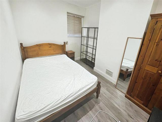 Durham Road, London, E16 1 bed in a house share to rent £925 pcm £213 pw