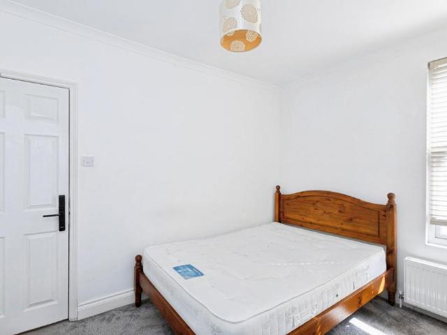 Durham Road, London, E16 1 bed in a house share to rent £950 pcm £219 pw
