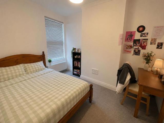 Durham Road, London E16 1 bed in a house share to rent £1,050 pcm £242 pw