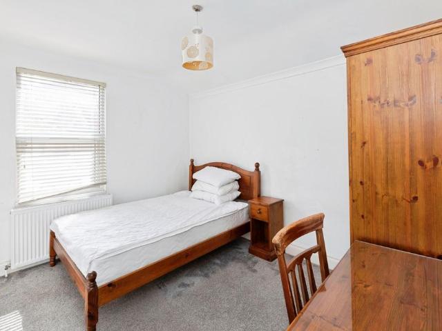Durham Road, London, E16 1 bed in a house share to rent £950 pcm £219 pw