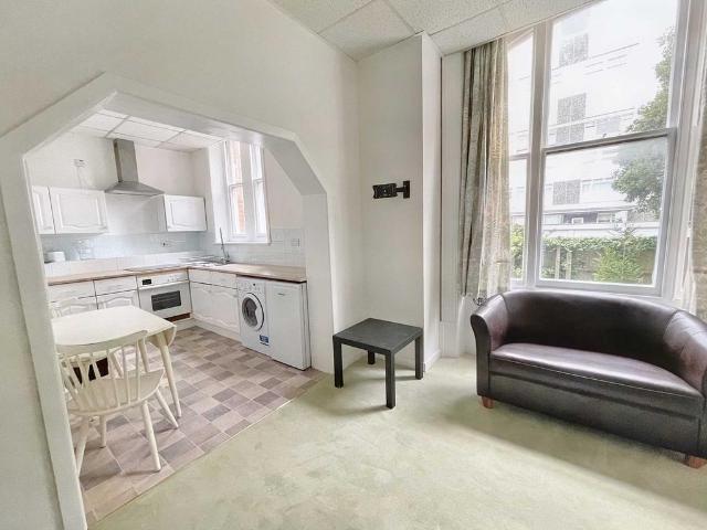 Durley Gardens, Bournemouth BH2 Studio to rent £750 pcm £173 pw