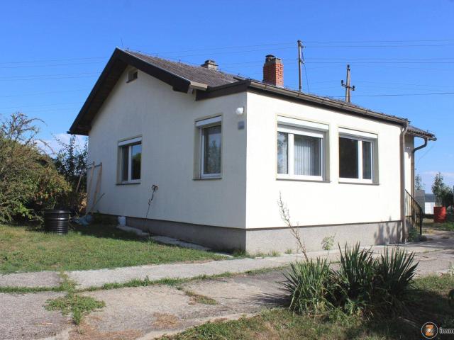 Dürnbach: Kleines Wohnhaus mit Garten und Brunnen