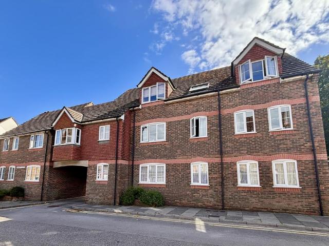 Durngate Street, Dorchester DT1 2 bed flat to rent £1,100 pcm £254 pw