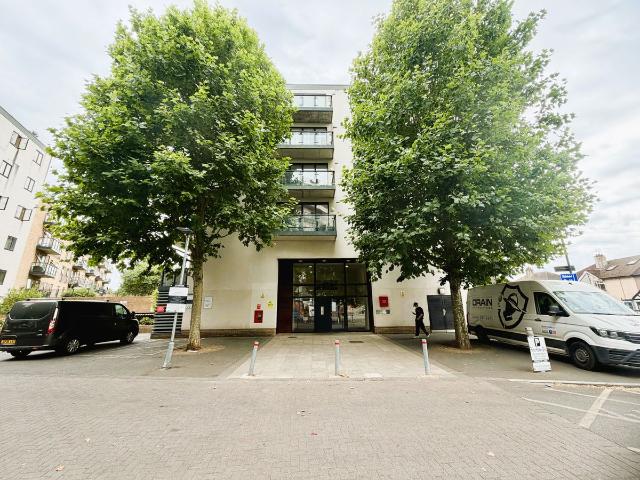 Durnsford Road, Wimbledon, London SW19, 2 bed flat to rent, £2,000 pcm | PrimeLocation