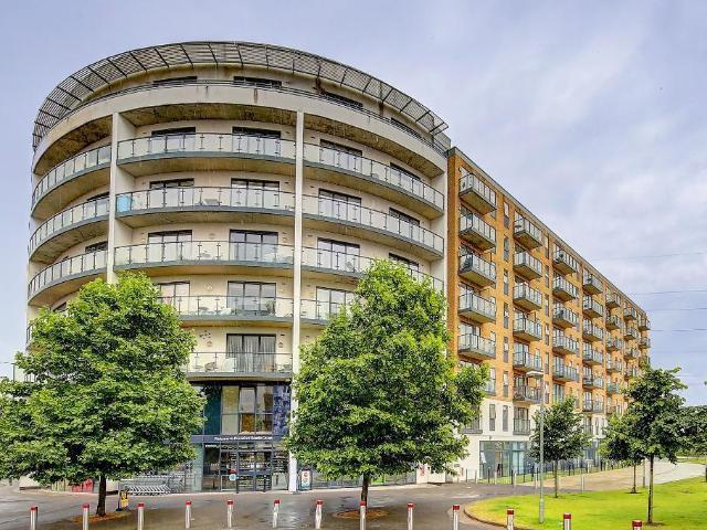 Durnsford Road, Wimbledon, London. 1 bed flat to rent £1,700 pcm £392 pw