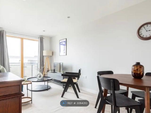 Durnsford Road, Wimbledon SW19, 2 bed flat to rent, £2,200 pcm | PrimeLocation