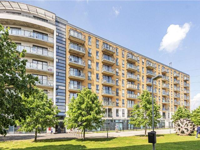 Durnsford Road, London, SW19 1 bed apartment to rent £1,750 pcm £404 pw