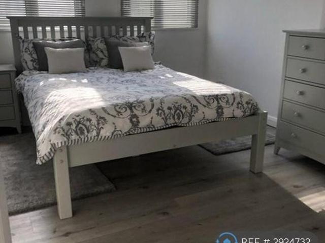 Durnsford Road, London, SW19 1 bed flat to rent £1,595 pcm £368 pw