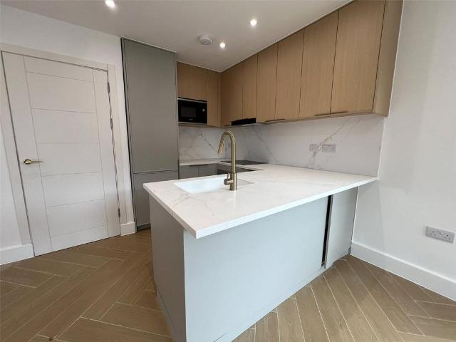 Durnsford Road, London, SW19 2 bed apartment to rent £2,950 pcm £681 pw