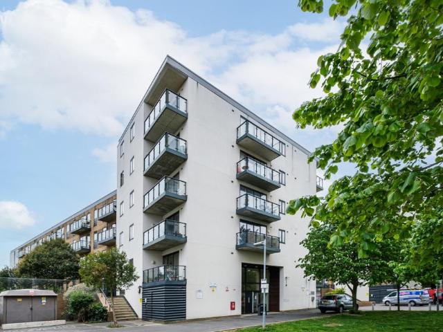 Durnsford Road London SW19 2 bed flat to rent £2,250 pcm £519 pw