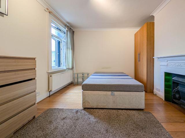 Durnsford Road, London SW19, 2 bed flat to rent, £2,400 pcm | PrimeLocation