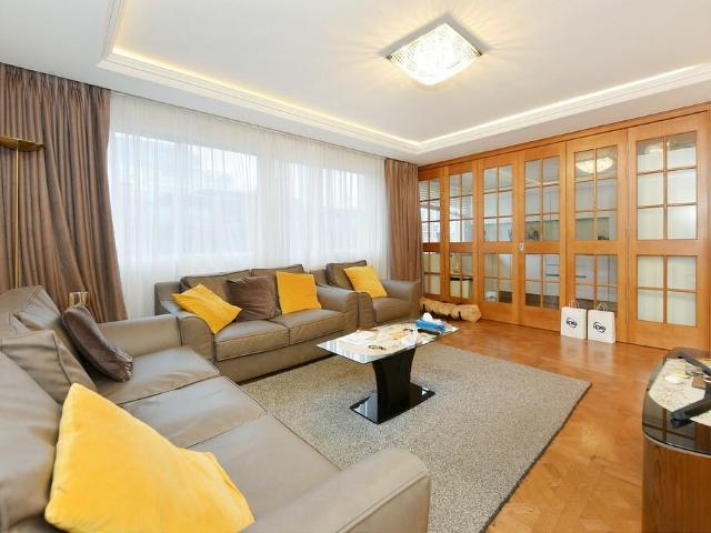 Durrels House, Warwick Gardens, London, W14 8PP, United Kingdom | 3 bed apartment for rent #110131324 | Rentberry