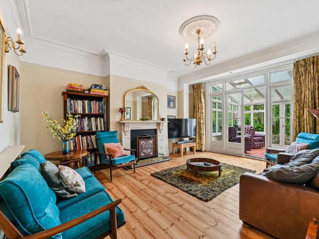 Durrington Park Road, SW20 5 bed house to rent £6,000 pcm £1,385 pw