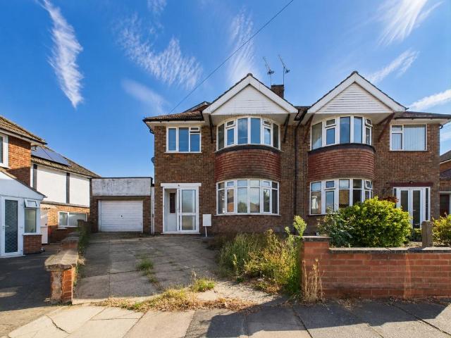 Durston Close, Leicester LE5 4 bed semi detached house to rent £1,350 pcm £312 pw