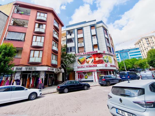 Dursun Kılıç Cad. Tramvaya Çok Yakın Dükkan Üstü Daire 3+1
