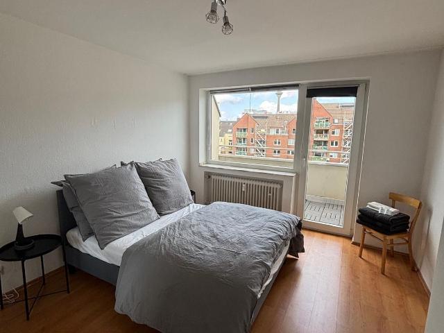 Düsseldorf mit Blick auf den Rheinturm, Dusseldorf Amsterdam Apartments for Rent