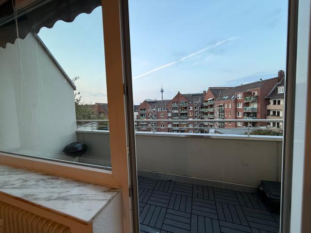 Düsseldorf mit Blick auf den Rheinturm, Dusseldorf Amsterdam Apartments for Rent