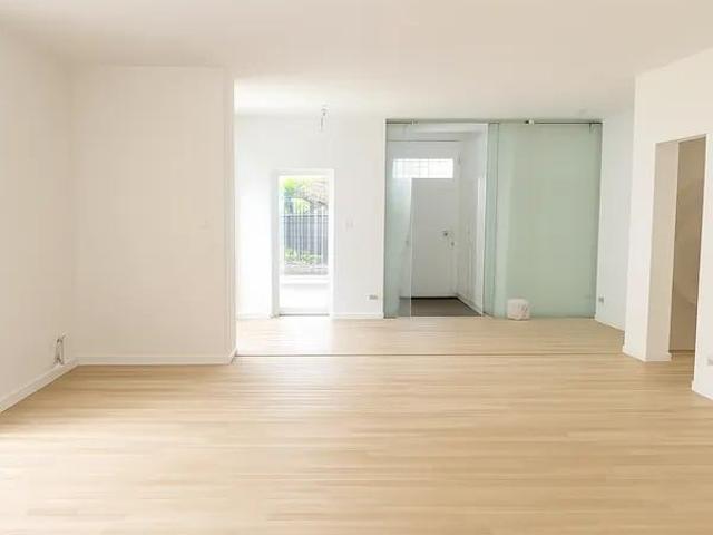 Düsseldorf Niederkassel: Haus im Haus mit zusätzlich ca. 56m² Bürofläche zum Wohnen und Arbeiten!