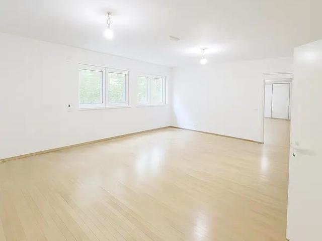 Düsseldorf Niederkassel: Haus im Haus mit zusätzlich ca. 56m² Bürofläche zum Wohnen und Arbeiten!