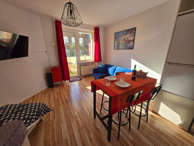 Düsseldorf City: Bright & stylish apartment in the heart of D'dorfwith balcony, Dusseldorf Amsterdam Apartments for Rent