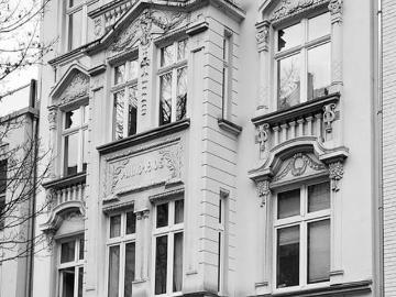 Haus kaufen in Düsseldorf Mitte - Balkon