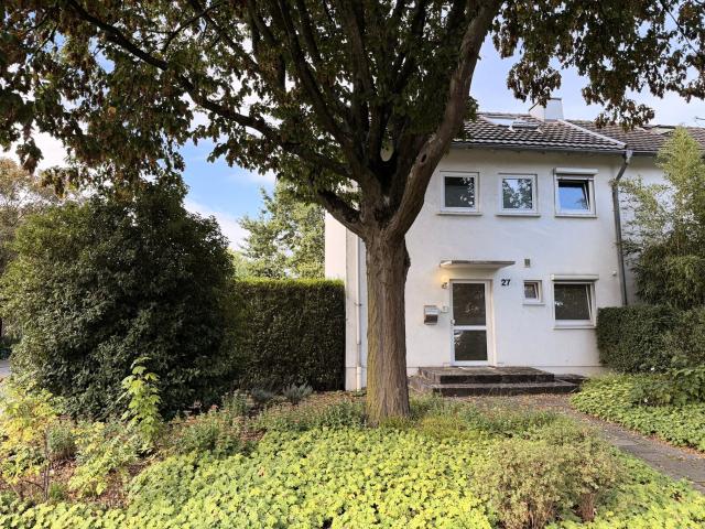 Düsseldorf Golzheim: Möbliertes Reiheneckhaus mit Garten und PKW Stellplatz!