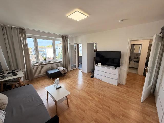 Düsseldorf Heerdt! 1 Zimmer Apartment mit großem Balkon und Einbauküche!