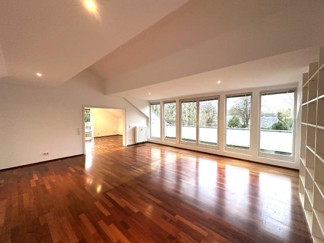 Düsseldorf Stockum: Großzügige 3 Zimmer Wohnung mit Balkon und Einbauküche!