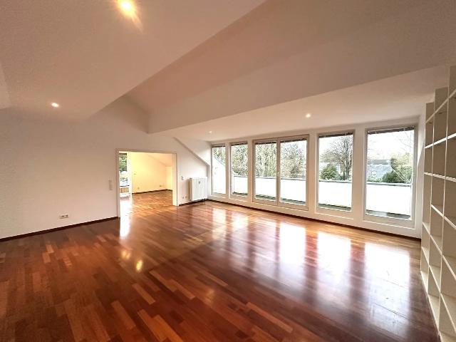 Düsseldorf Stockum: Großzügige 3 Zimmer Wohnung mit Balkon und Einbauküche!