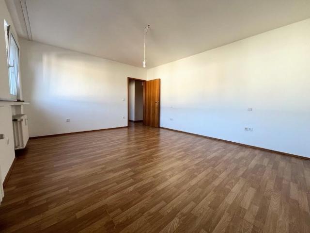 4 Zimmer Wohnung mit Balkon und Blick ins Grüne in Ratingen Lintorf