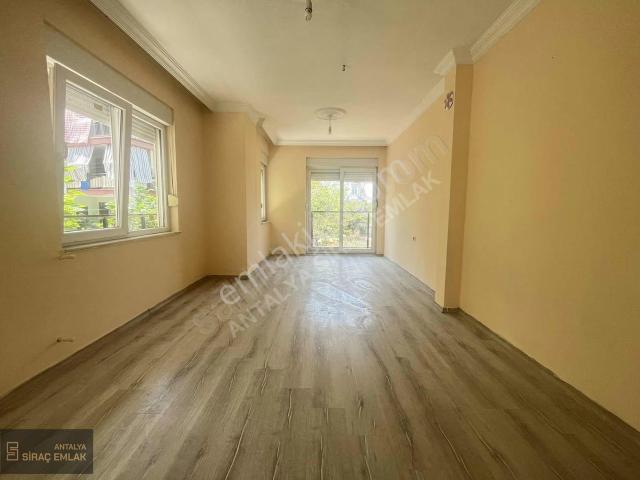Dutlubahçe Mah.asansörlü 1.katta Ayrı Mutfaklı 1+1 Kiralık Daire