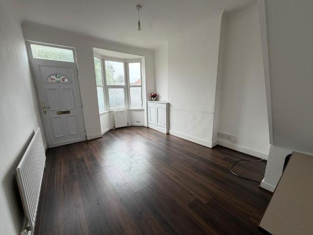 Duxbury Road, Leicester, Leicestershire 3 bed house to rent £1,200 pcm £277 pw
