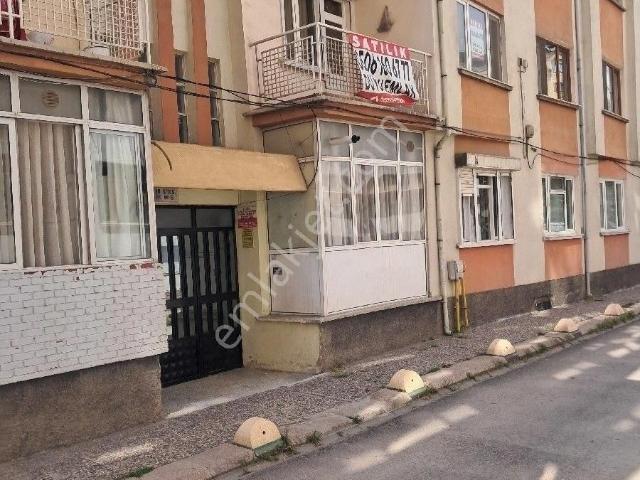 Duygu Emlak'tan Mamure Mahallesi Atalar Sitesinde Satılık bakımlı 2+1 Daire