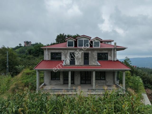 Düzyurtta 2.550 M² Arazi Üzerinde Muhteşem Villa