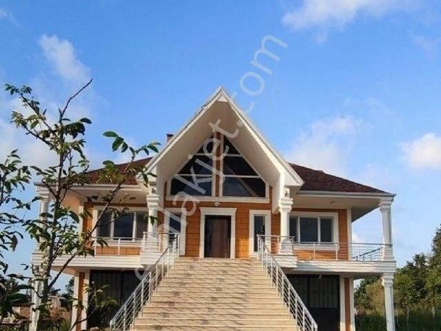 Düzce Akçakoca Melenağzı Mevki Kocaali Sınırında 14687m²arsa İçerisinde Triplex Villa Irmak Kenarı