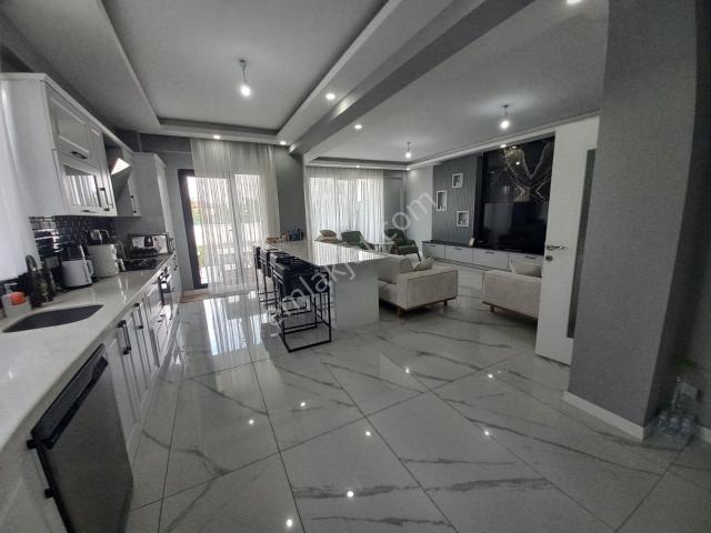 Düzce Arapçiftliği Mahallesinde Site İçinde Geniş Bahçeli 4+1 Satılık Villa