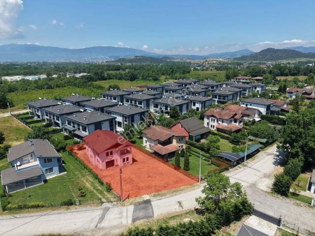 Düzce Merkez Kuyumcu Hacıali Mahallesi 705 M² Arsa İçerisinde 4+1 Natamam Satılık Villa