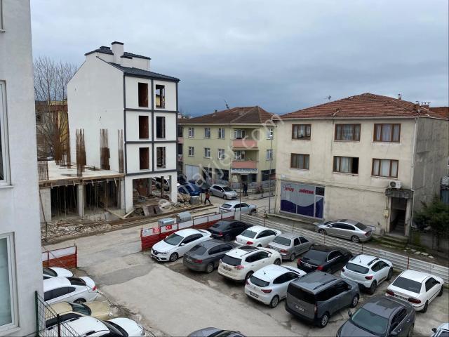 Düzce Merkezde Kiralık 1+1 Daire Valilik Yanı, 65m²
