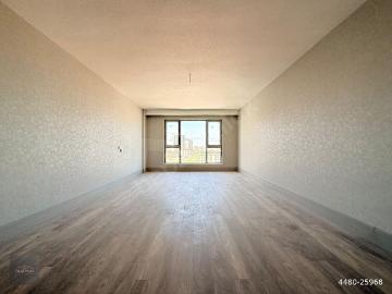 DÜZGÜN EMLAK'TAN BULVARDA ŞIK MODERN YAPILI 4+1 SİTE DAİRE