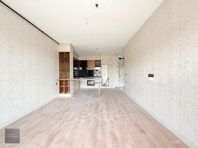 DÜZGÜN EMLAK'TAN HAVAALANINA YAKIN SİTEDE K.OTOPARKLI 1+1 SIFIR KİRALIK DAİRE