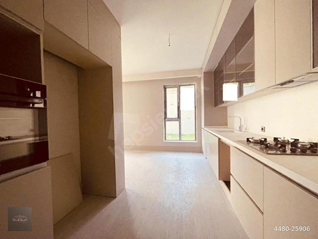 DÜZGÜN EMLAK'TAN SİTE İÇİNDE K.OTOPARKLI LÜX YAPILI 4+1 DAİRE