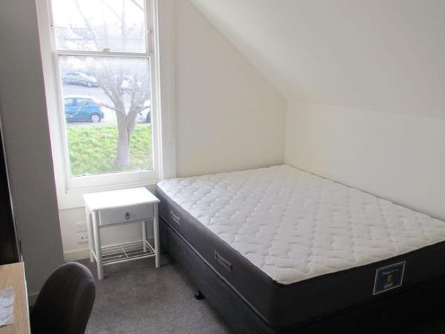 Dynnyrne Bedsit !